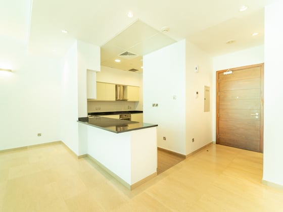 Unfurnished | Private Garden | Negotiable, picture 6