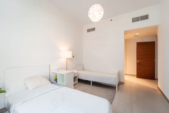Prime Unit | Two Car Spaces | Iconic View, picture 8