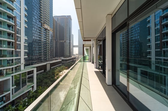 Prime Unit | Two Car Spaces | Iconic View, picture 16