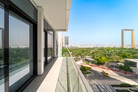 Prime Unit | Two Car Spaces | Iconic View, picture 15