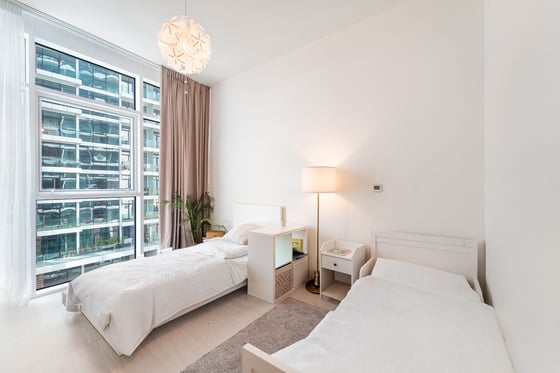Prime Unit | Two Car Spaces | Iconic View, picture 7