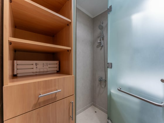 Spacious | Direct Marina Access | Low Floor, picture 16