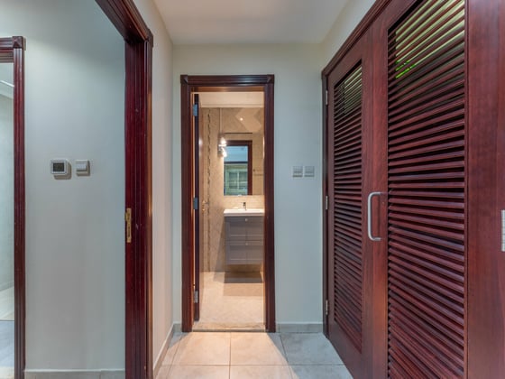 Spacious | Direct Marina Access | Low Floor, picture 13