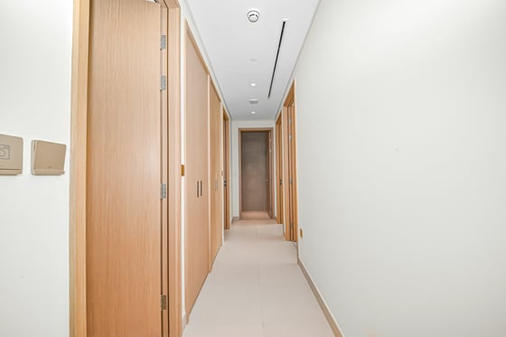 Branded Residence | 3BR + Maid | High Floor, picture 7