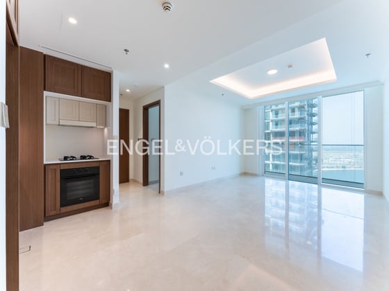 Skyline & Palm Views | High Floor | Beach Access, picture 3