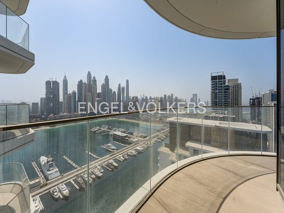 Marina Skyline View | High Floor | Beachfront, picture 2
