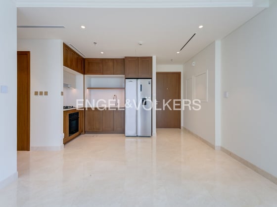 Marina Skyline View | High Floor | Beachfront, picture 5