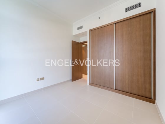 Marina Skyline View | High Floor | Beachfront, picture 12
