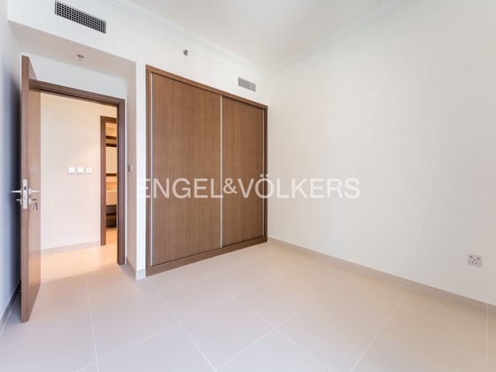 Marina Skyline View | High Floor | Beachfront, picture 11