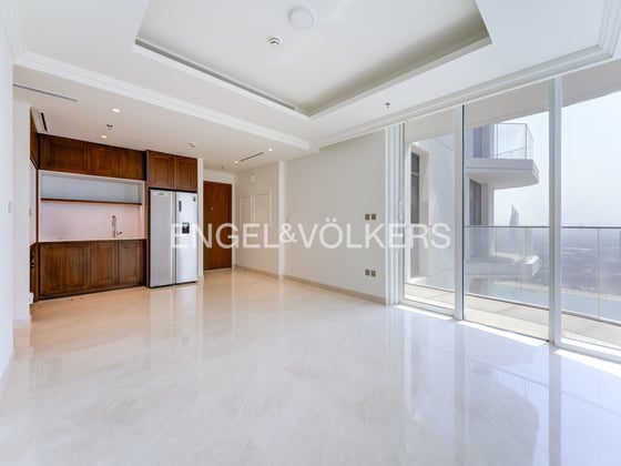 Marina Skyline View | High Floor | Beachfront, picture 6