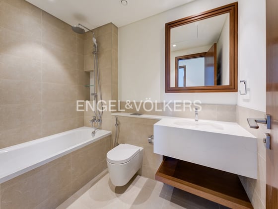 Marina Skyline View | High Floor | Beachfront, picture 8