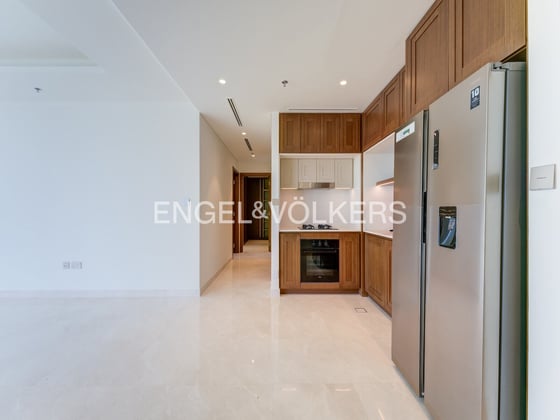 Marina Skyline View | High Floor | Beachfront, picture 3