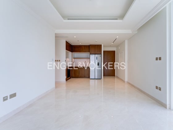 Marina Skyline View | High Floor | Beachfront, picture 7