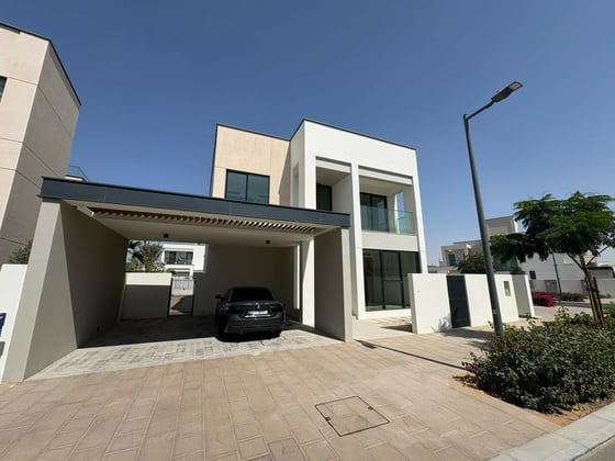 Corner Unit | Great Location | Book Now., picture 1