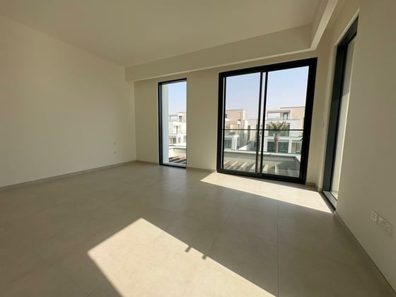 Corner Unit | Great Location | Book Now., picture 5