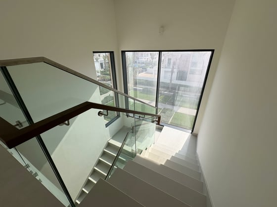Corner Unit | Great Location | Book Now., picture 4