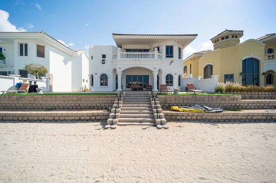 4 BEDROOMS | VACANT | GOOD CONDITION | FURNISHED, picture 1