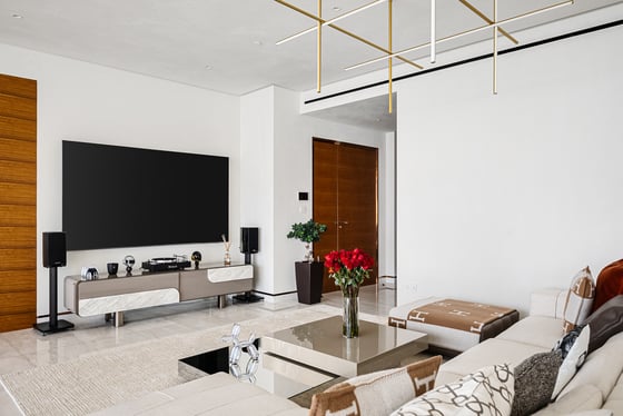A REFINED MINIMALIST SANCTUARY WITH SERENE VIEWS, picture 5
