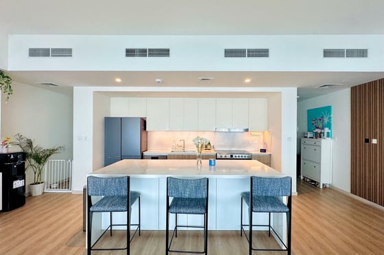 High-ROI | Fully Furnished 3BR + Maid's | Prime Location, picture 3