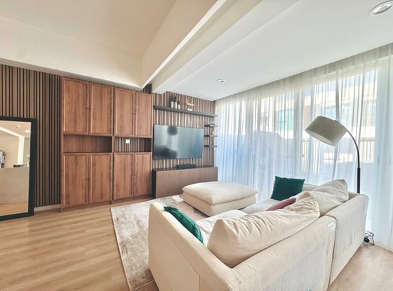 High-ROI | Fully Furnished 3BR + Maid's | Prime Location, picture 1