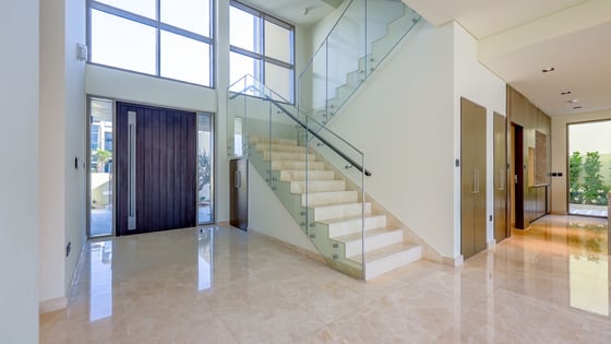 Spacious 5BR Villa | Landscaped Garden &amp; Private Pool, picture 6