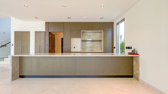 Spacious 5BR Villa | Landscaped Garden &amp; Private Pool, picture 9