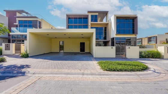 Spacious 5BR Villa | Landscaped Garden &amp; Private Pool, picture 32
