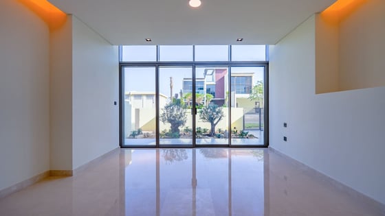 Spacious 5BR Villa | Landscaped Garden &amp; Private Pool, picture 13