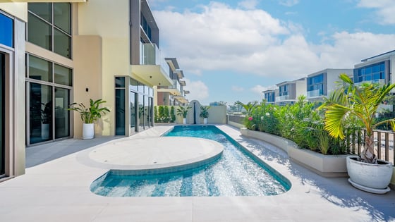 Spacious 5BR Villa | Landscaped Garden &amp; Private Pool, picture 30