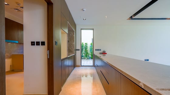Spacious 5BR Villa | Landscaped Garden &amp; Private Pool, picture 10