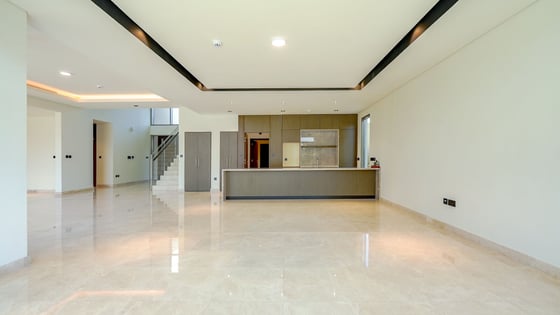 Spacious 5BR Villa | Landscaped Garden &amp; Private Pool, picture 8