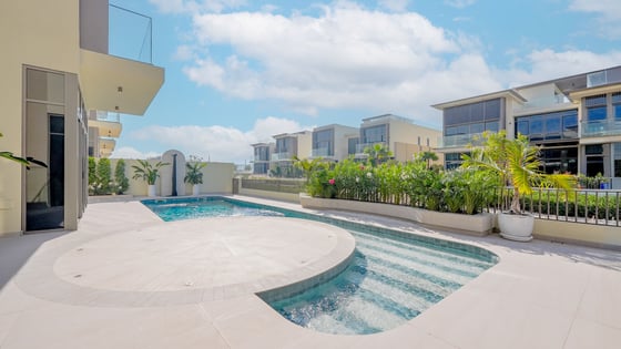 Spacious 5BR Villa | Landscaped Garden &amp; Private Pool, picture 31