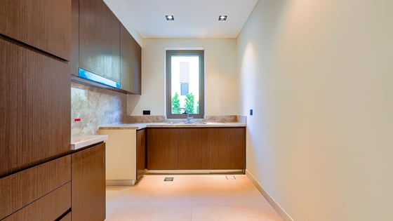 Spacious 5BR Villa | Landscaped Garden &amp; Private Pool, picture 11