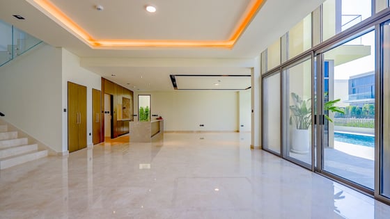 Spacious 5BR Villa | Landscaped Garden &amp; Private Pool, picture 7