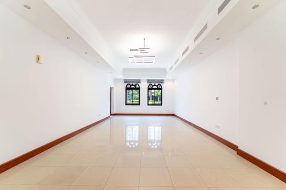 Triplex | Prime Neighborhood | Family Friendly, picture 1
