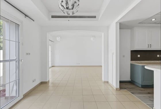 Well Maintained | Upgraded Kitchen | Vacant, picture 5