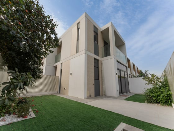 Genuine Listing | Across Pool and Gym | Single Row, picture 17