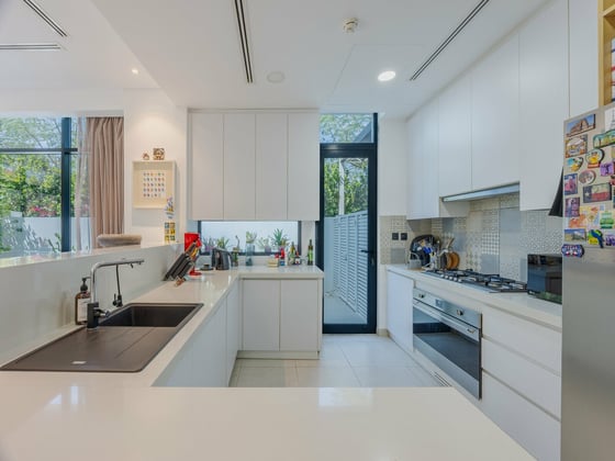 Stunning Private Location | Corner Unit., picture 6