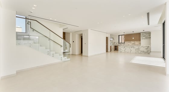 Upgraded villa in Arabian Ranches with rooftop suite, picture 1