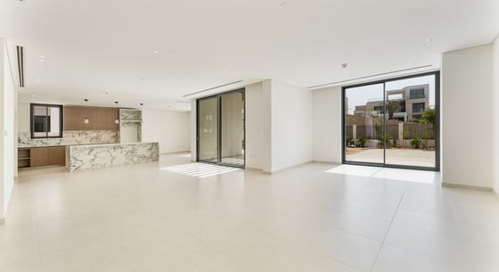 Upgraded villa in Arabian Ranches with rooftop suite, picture 2
