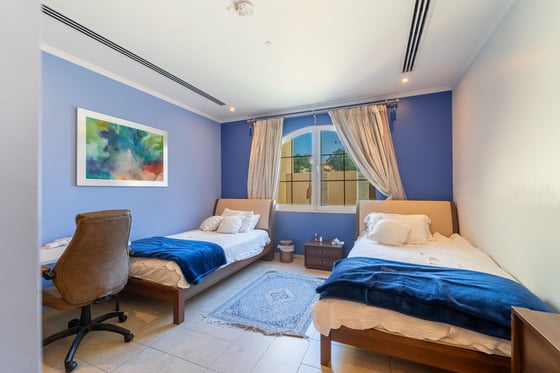 Single Row | Large Plot | Pool | Park View, picture 9
