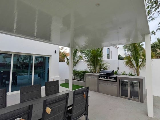 Lake Backing | Luxury Furnishing | Move-in ready, picture 8