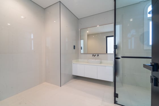 Luxury  and Modern | Exclusive Location |  GCC, picture 12