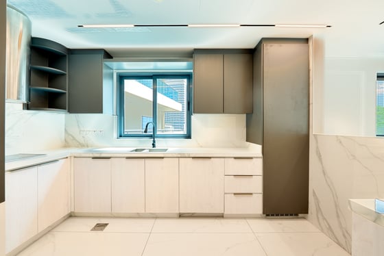 Duplex | Upgraded | Marina views | Vacant, picture 6