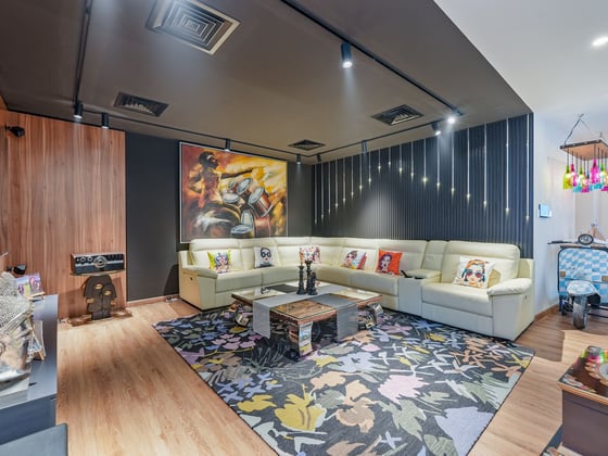 Luxuriously Upgraded and Furnished Townhouse, picture 14