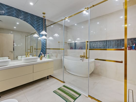 Luxuriously Upgraded and Furnished Townhouse, picture 20
