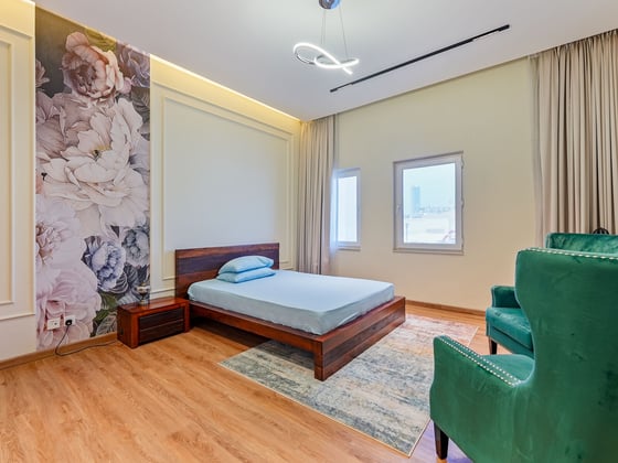 Luxuriously Upgraded and Furnished Townhouse, picture 9