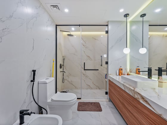 Luxuriously Upgraded and Furnished Townhouse, picture 18