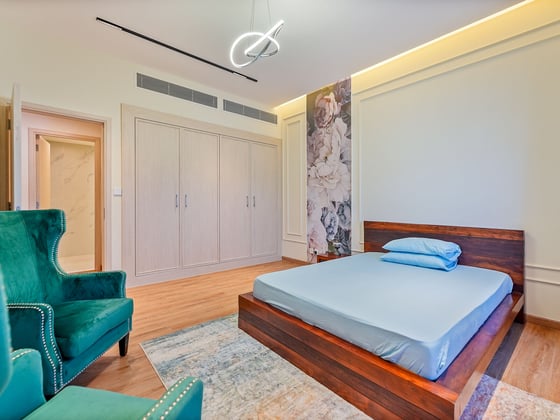 Luxuriously Upgraded and Furnished Townhouse, picture 10