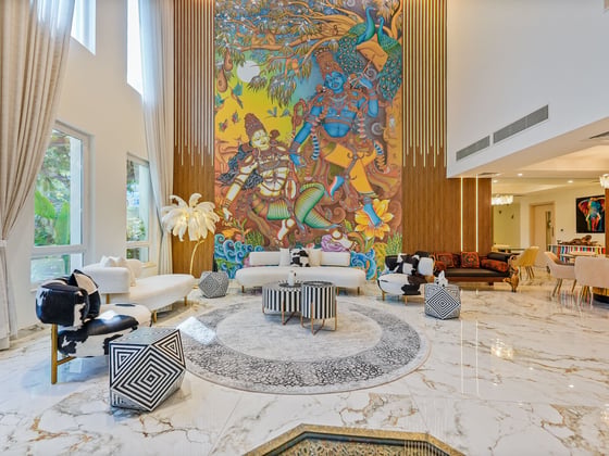 Luxuriously Upgraded and Furnished Townhouse, picture 2